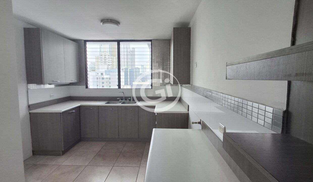 10. cocina meson (Marbella Towers 25B)
