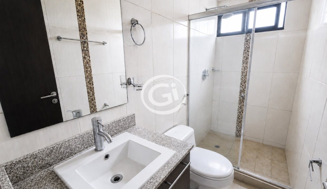 11. Baño Habitacion Principal Venta Condado Country (Reposeido Banitsmo)