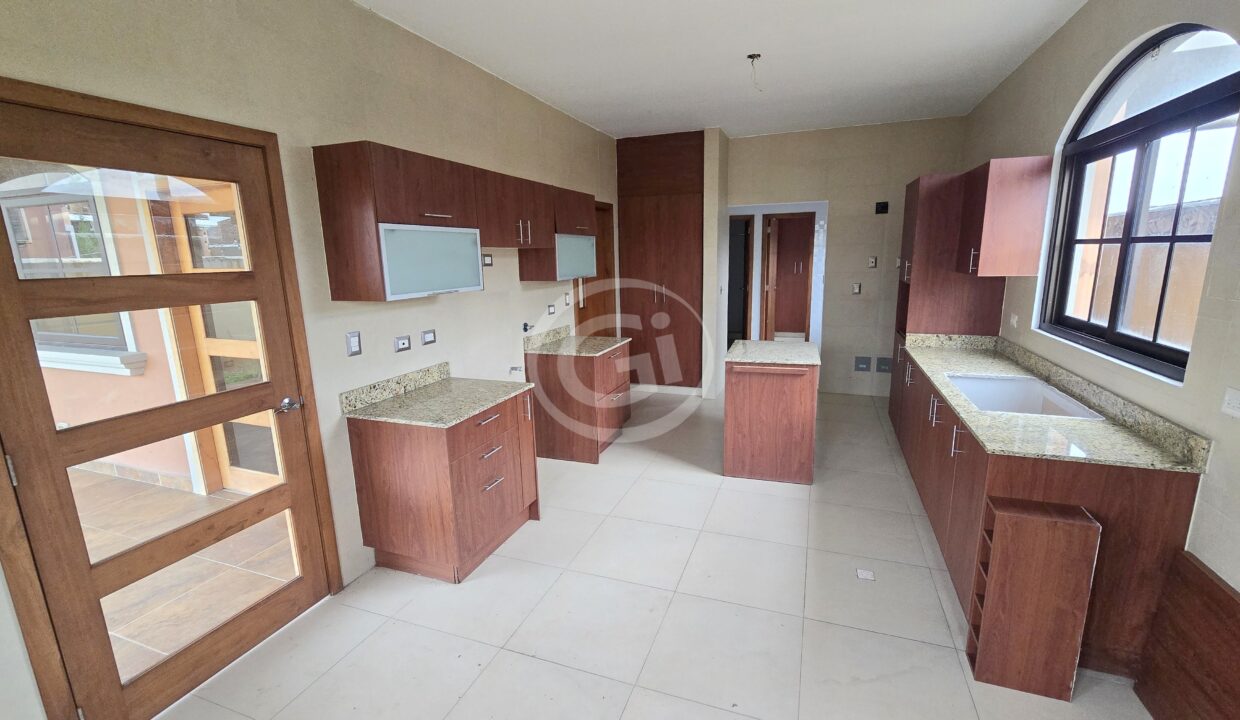 11. Cocina. Remate Bancario.El Doral Costa Sur