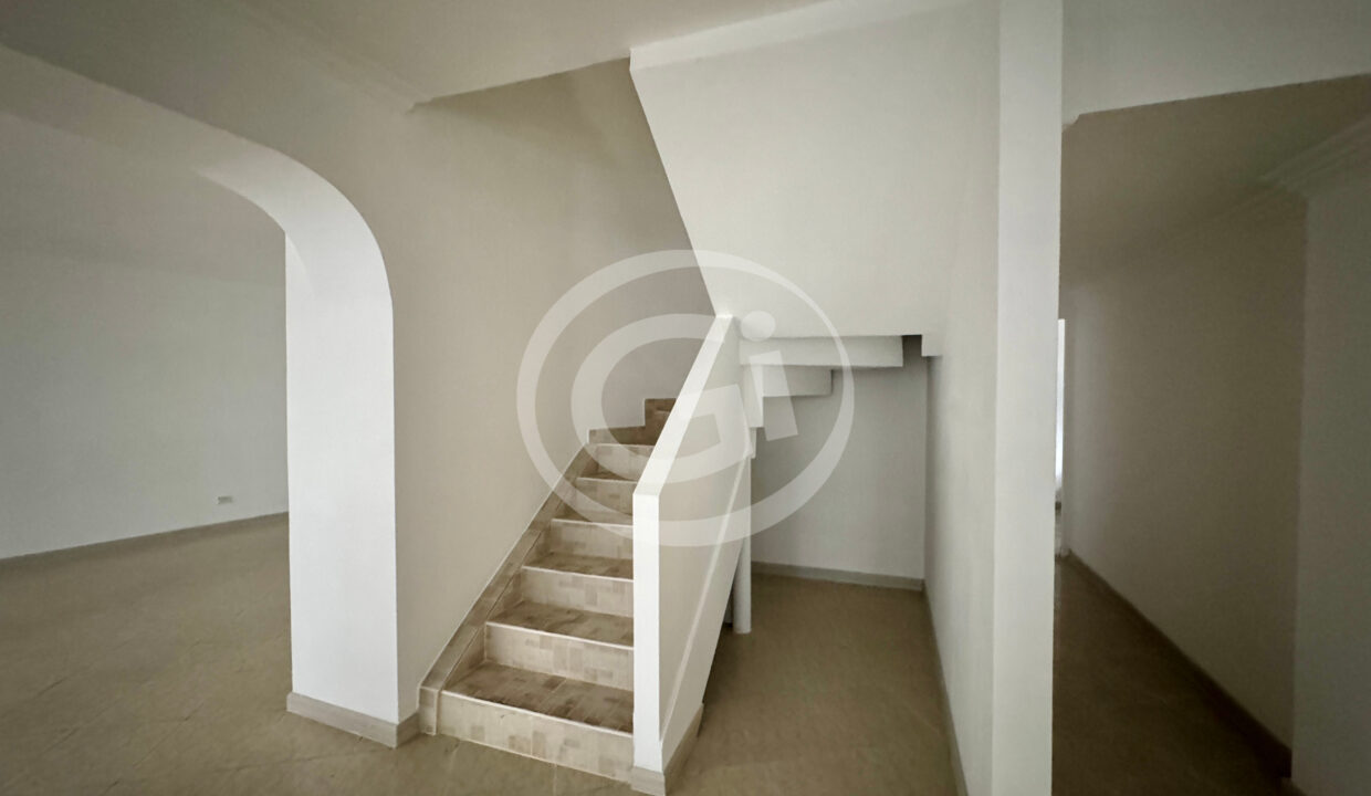 11. Escalera venta apartamento Royal Princess Punta Paitilla