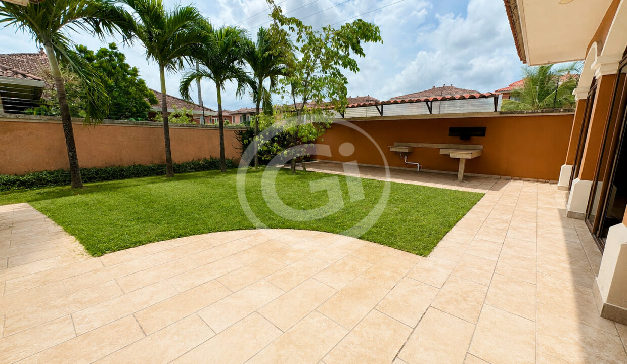 11. Patio casa venta Costa Sur Sunset Coast