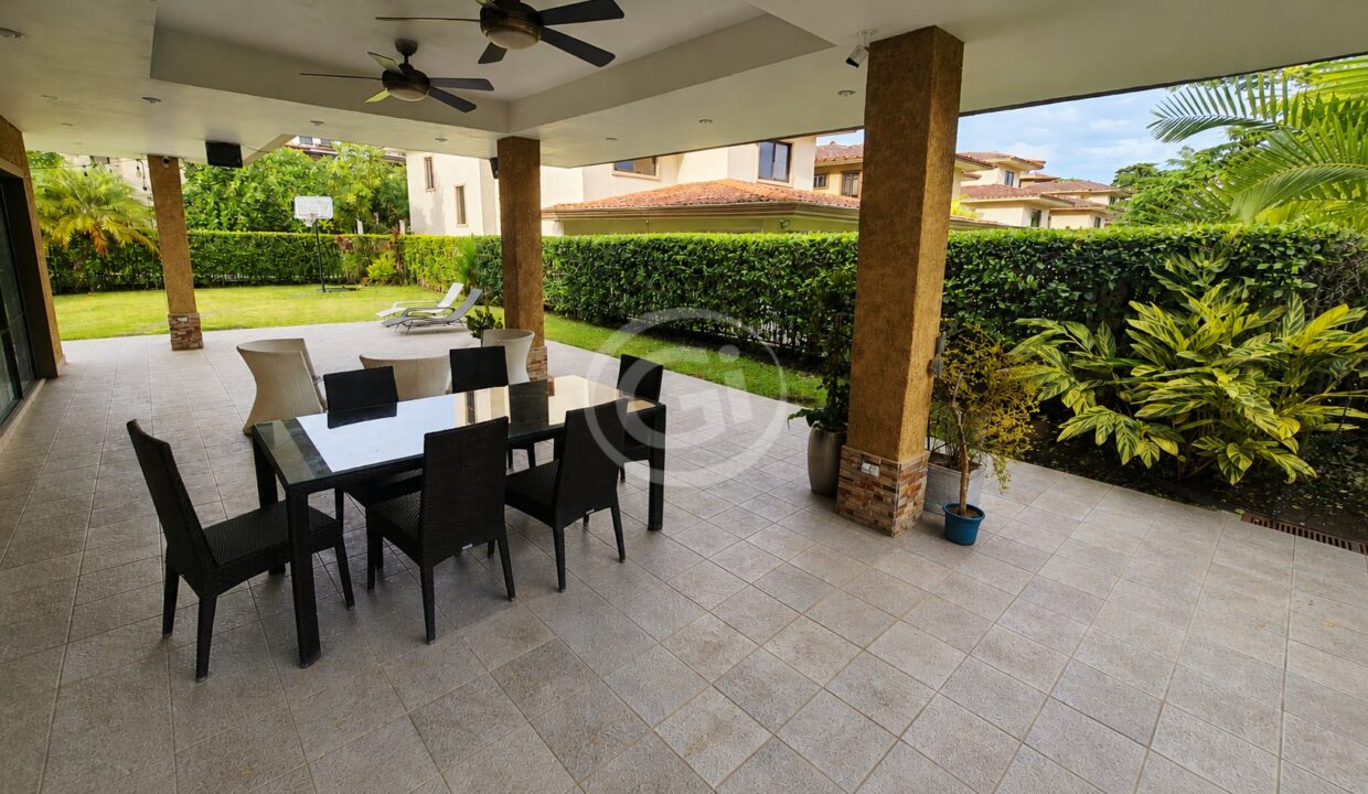 11. Patio. Embassy Club Casa Venta o Alquiler Clayton