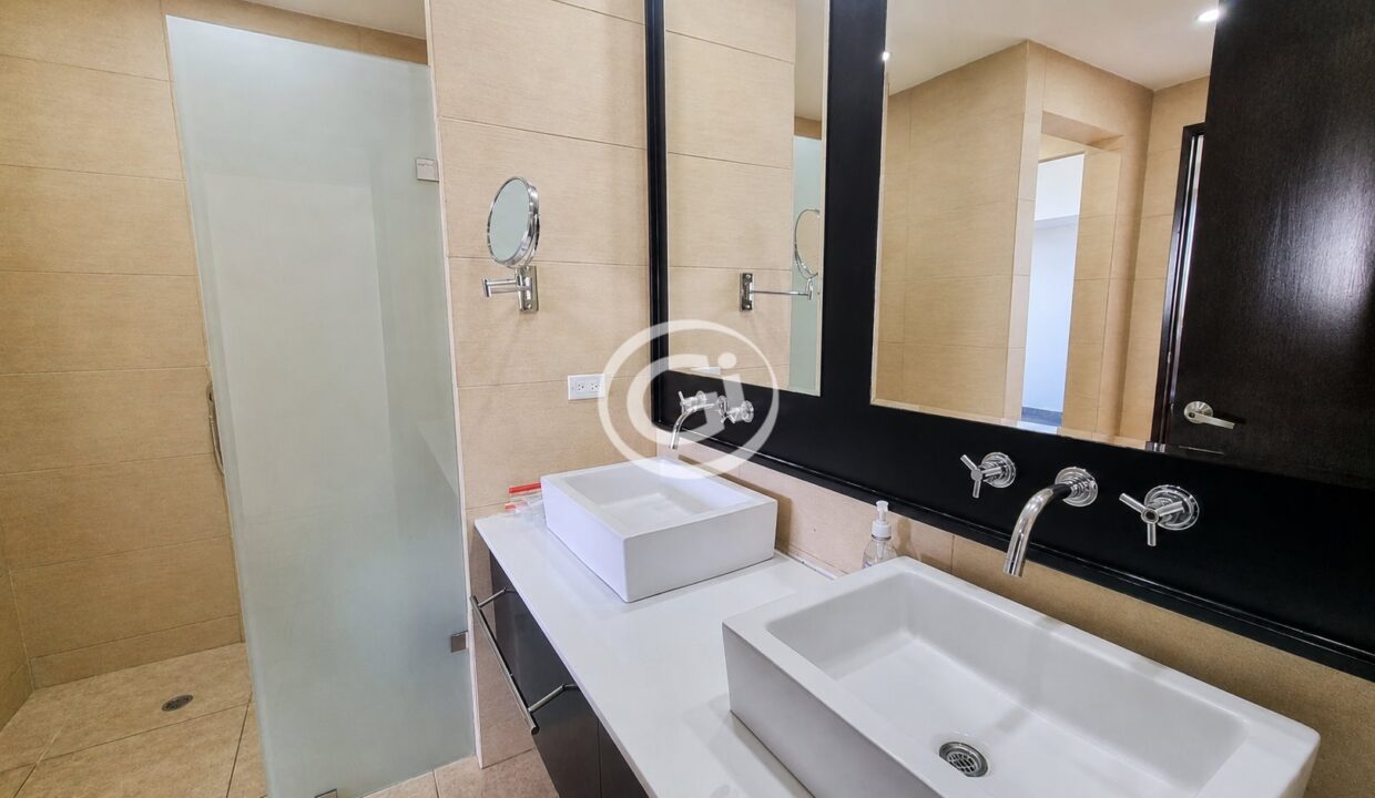 12. Baño Principal Nikki Residences
