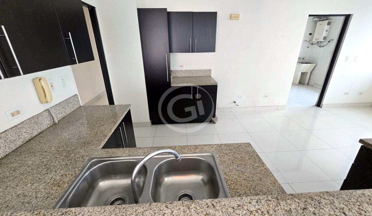 12. Cocina. Remate Bancario Keops Tower. San Francisco