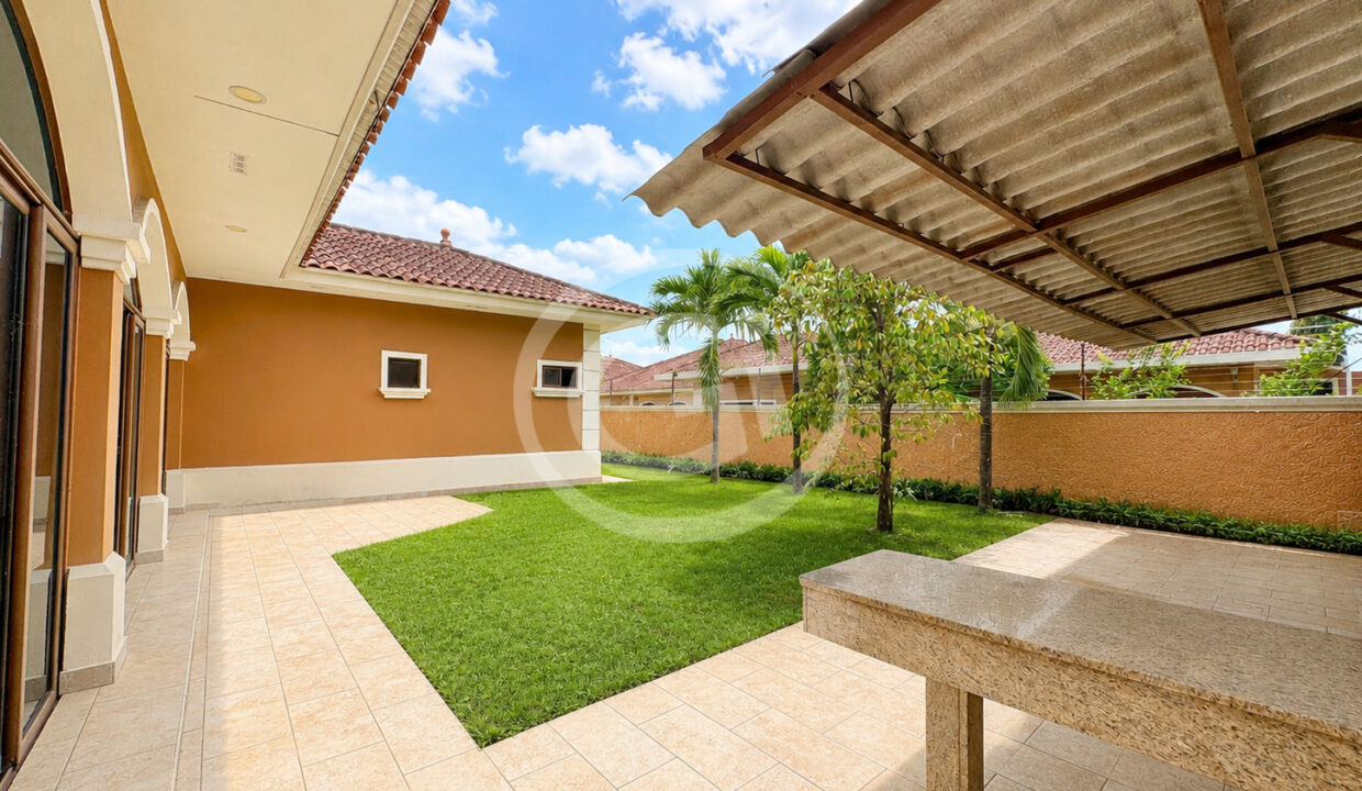 12. Patio casa venta Costa Sur Sunset Coast