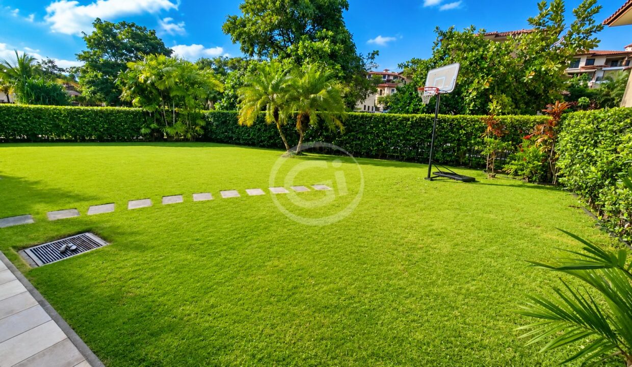 12. Patio. Embassy Club Casa Venta o Alquiler Clayton