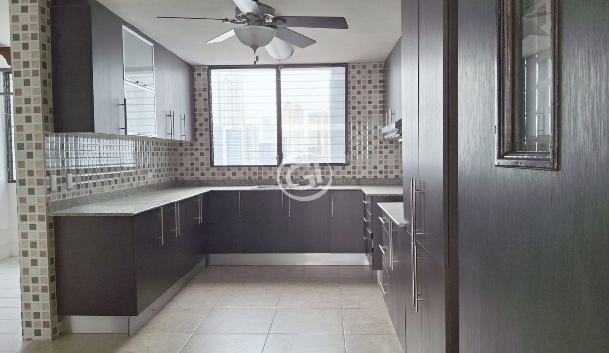 12. cocina (Marbella Towers 2)