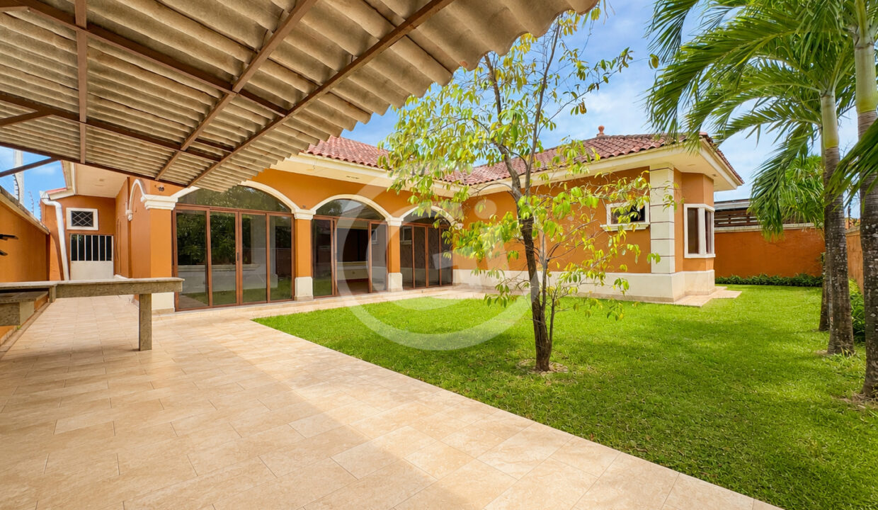 13. Patio casa venta Costa Sur Sunset Coast