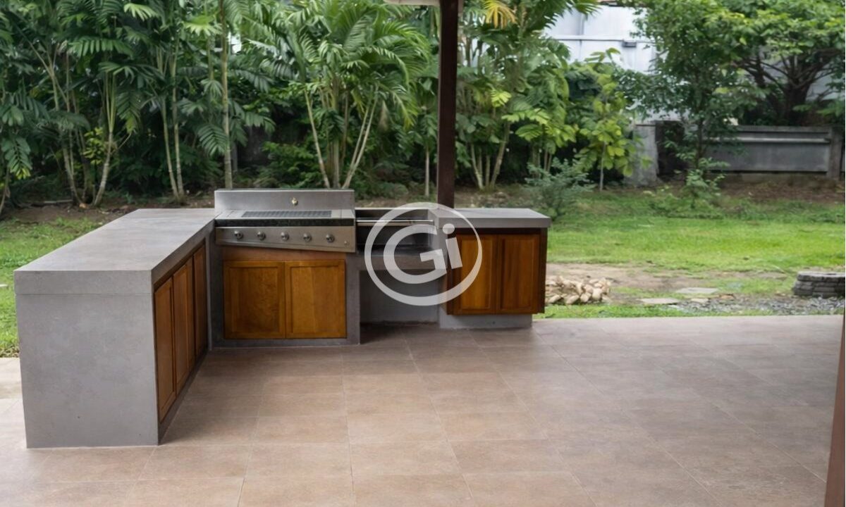 14. Area de BBQ Alquiler Casa Clayton Los Rios