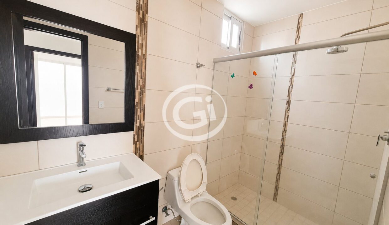 14. Baño secundario Venta Kings Park (Reposeido Banitsmo)