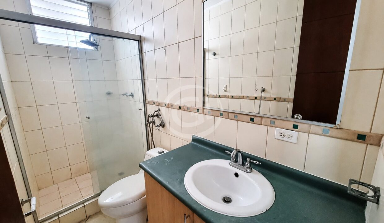 15. Baño Habitaciones Secundarias Venta Apartamento Marquis Tower El Cangrejo