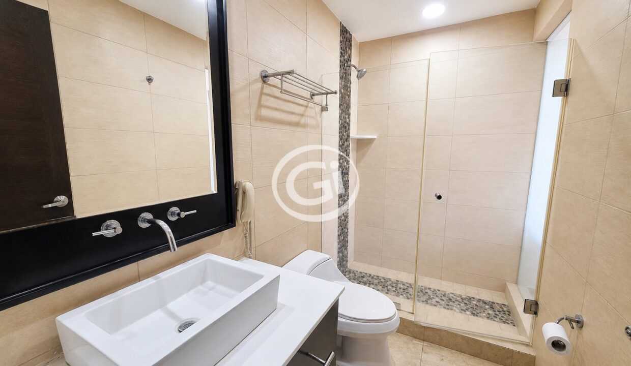 15. Baño Secundario Nikki Residences