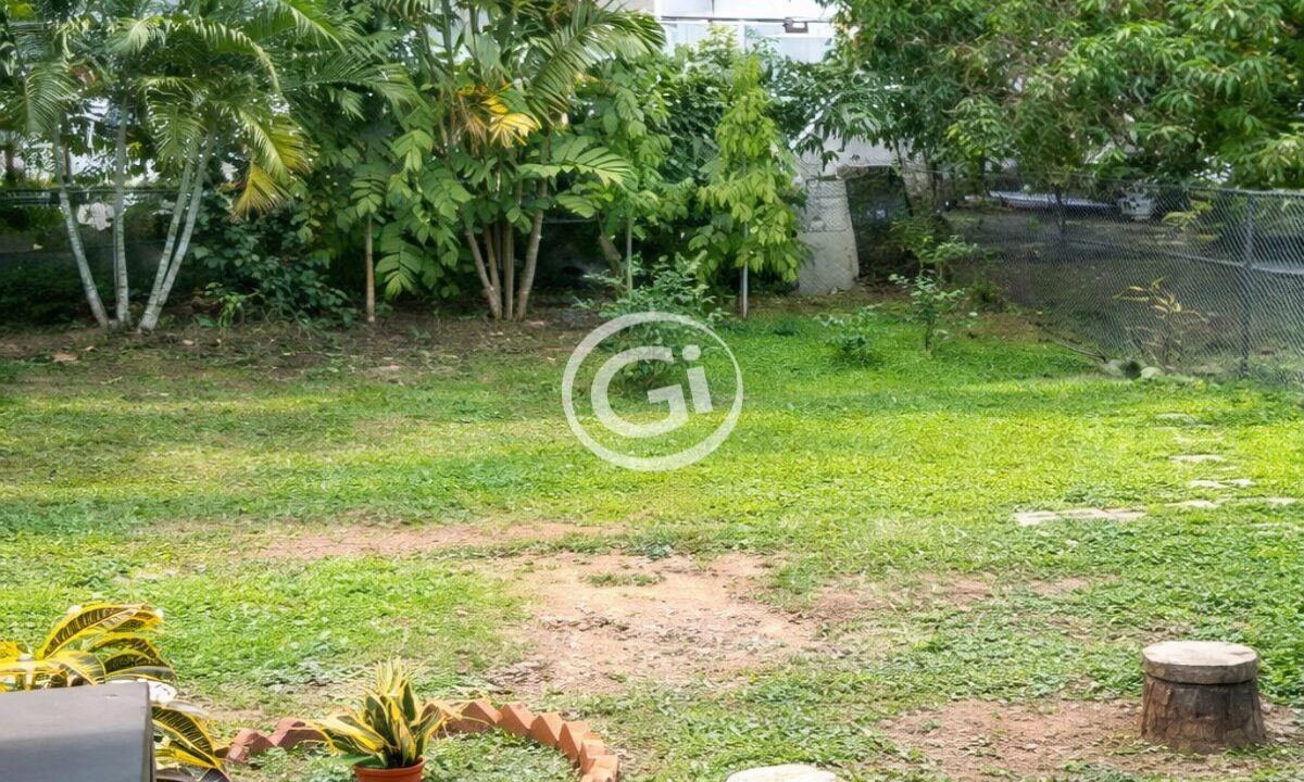15. Jardin trasero Alquiler Casa Clayton Los Rios