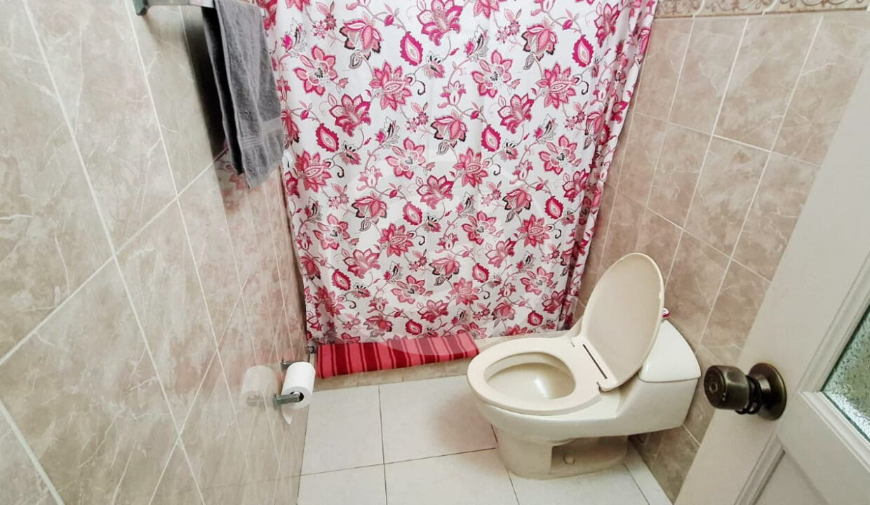 16- Baño Sec. Casa en Venta Colinas del Sol
