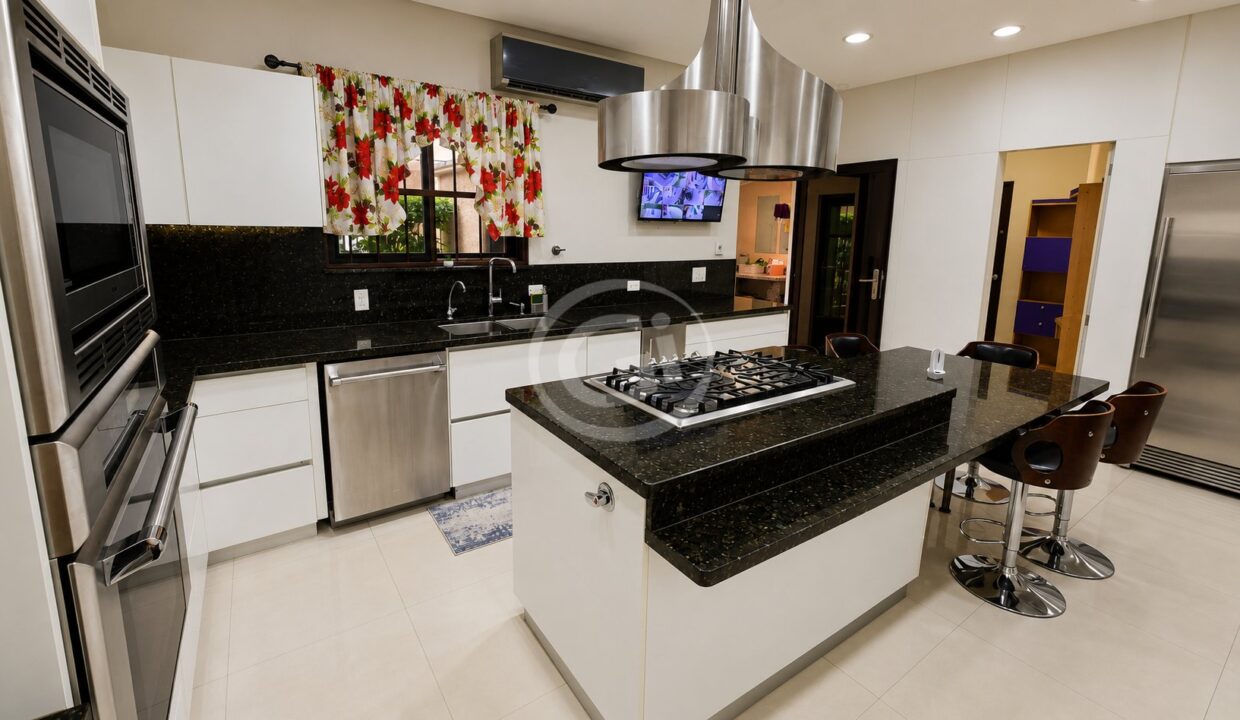 16. Cocina. Embassy Club Casa Venta o Alquiler Clayton