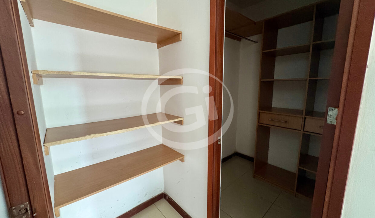 16. Walk in closet venta apartamento Cabomarzo San Francisco