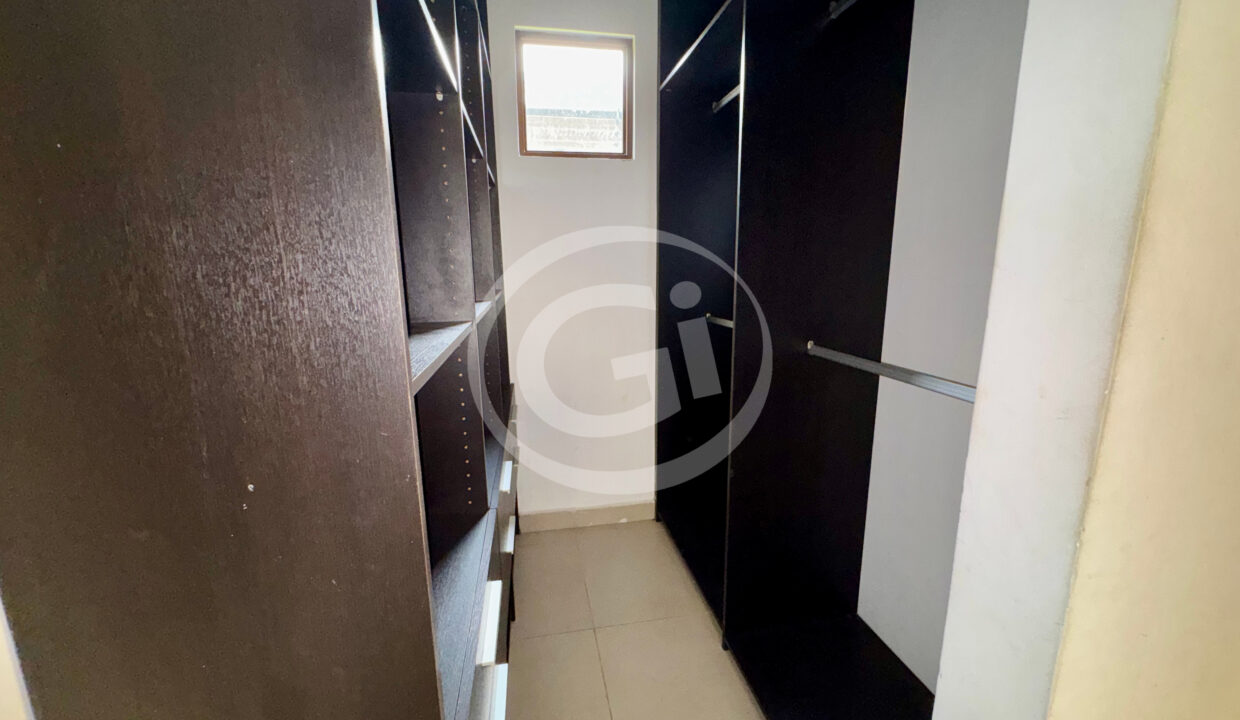 16. walk in closet casa venta Costa Sur Sunset Coast