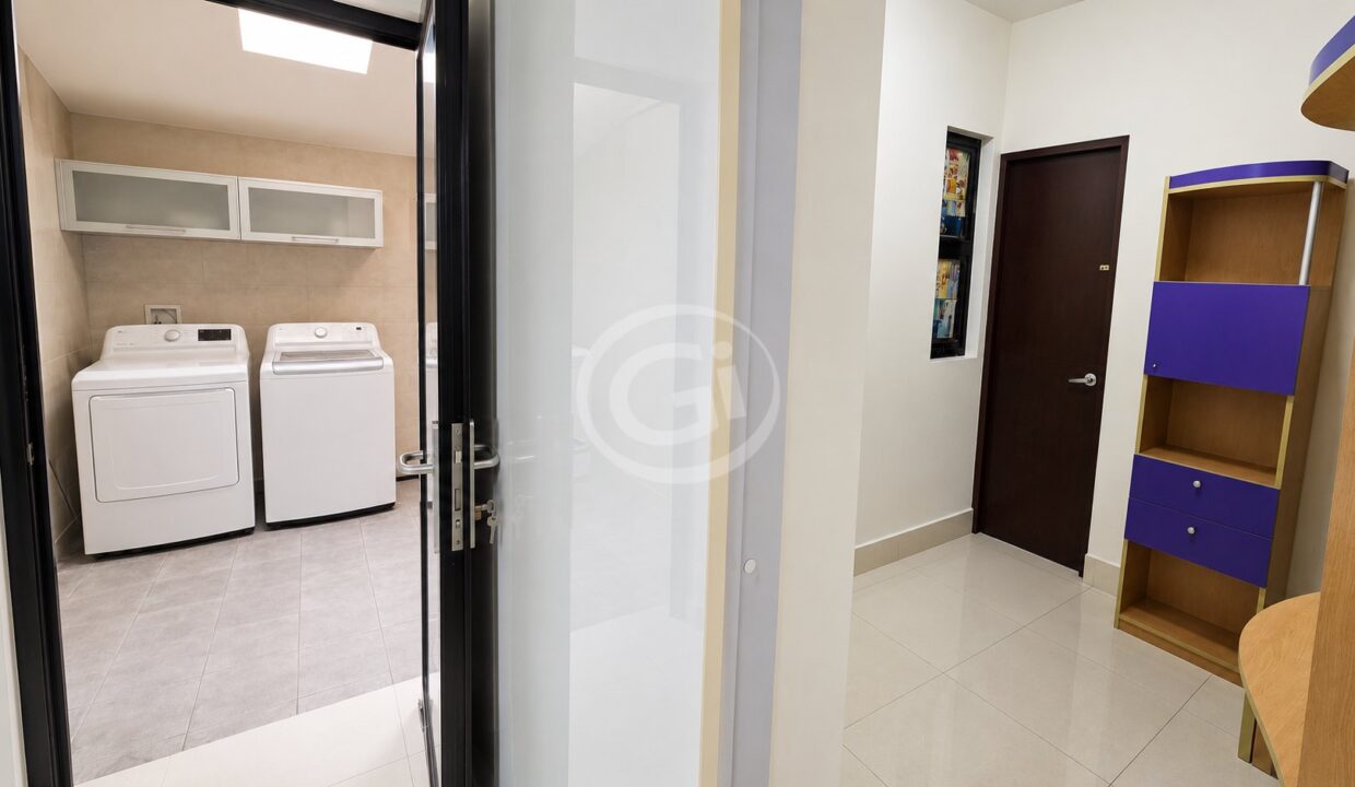 18. Cuarto y Baño de Empeada. Embassy Club Casa Venta o Alquiler Clayton