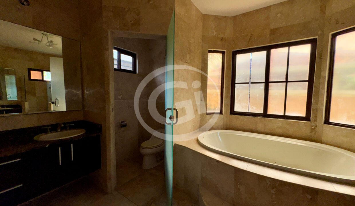 18. baño ppal casa venta Costa Sur Sunset Coast