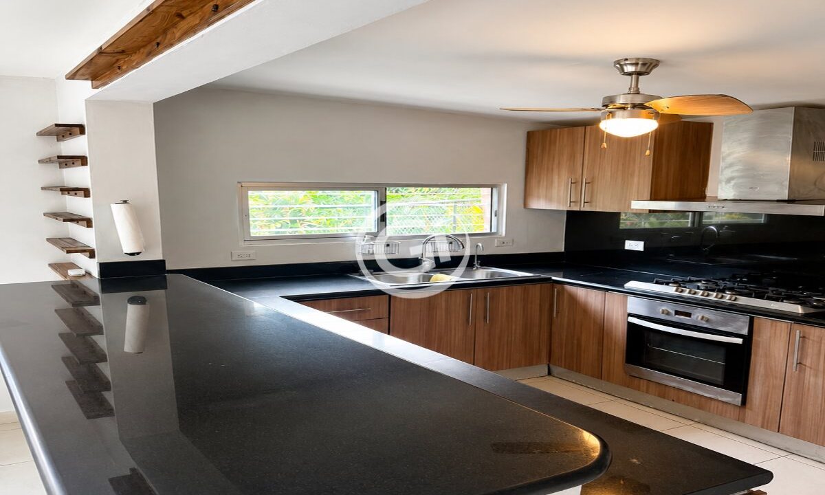 2. Cocina Alquiler Casa Clayton Los Rios