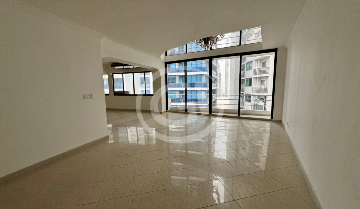 2. Sala venta apartamento Royal Princess Punta Paitilla