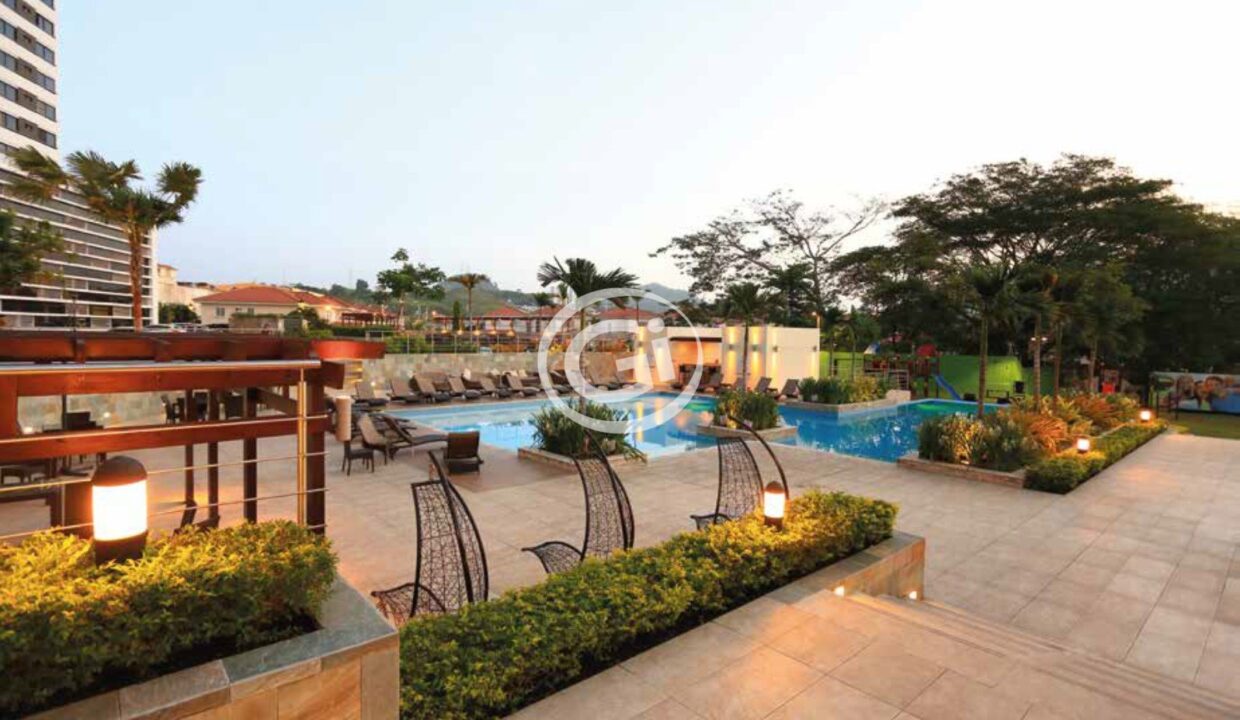 20. Piscina Condado Country Club