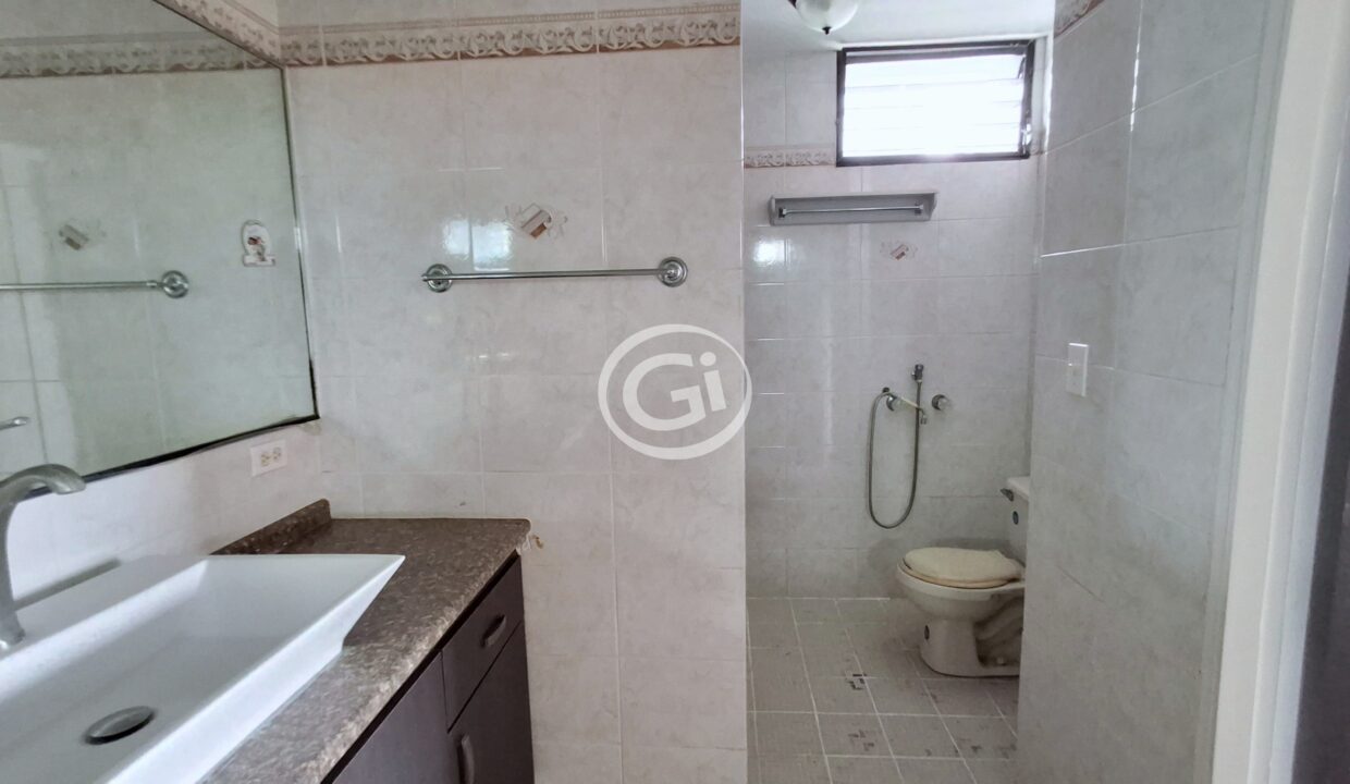 20. bano principal ducha (Marbella Towers 2)