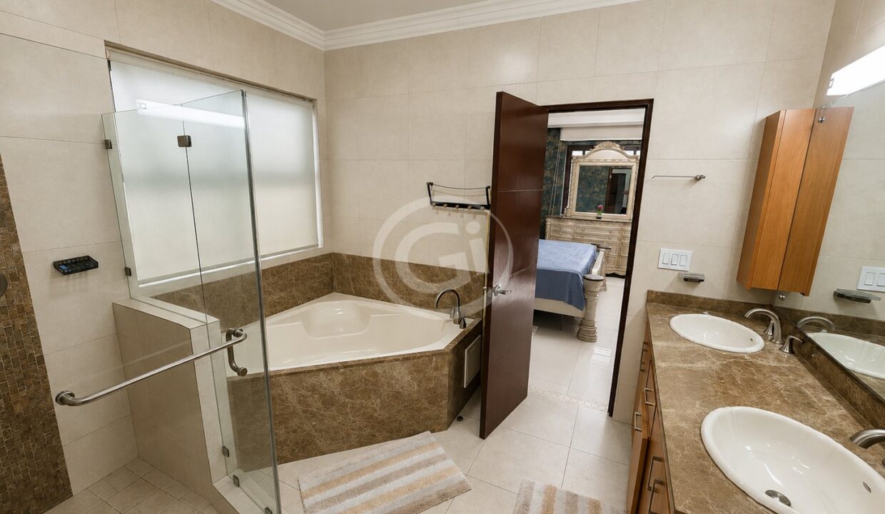 21. Habitación Principal. Embassy Club Casa Venta o Alquiler Clayton