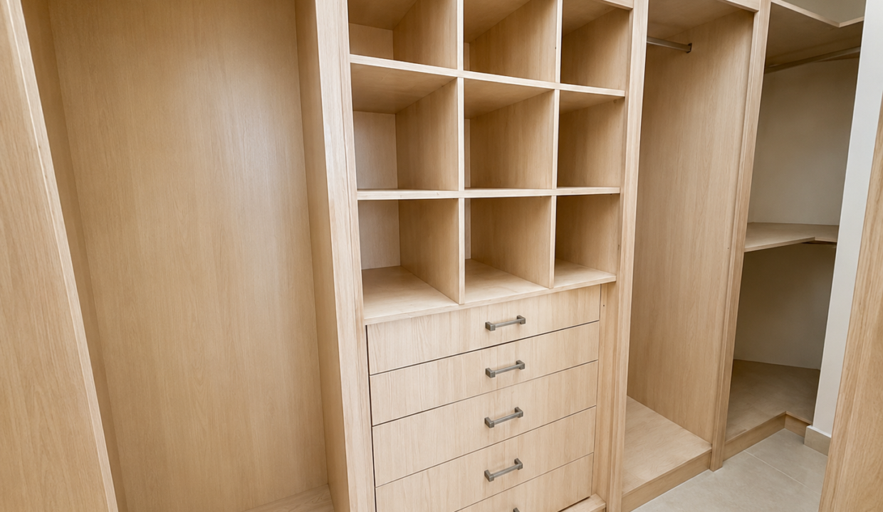 22. Walk in closet Venta Apartamento Belvedere Coco del Mar