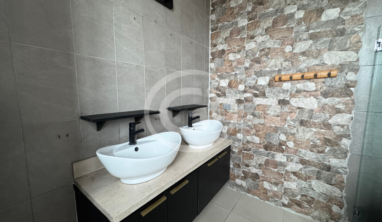 23. Baño ppal venta apartamento Harmony