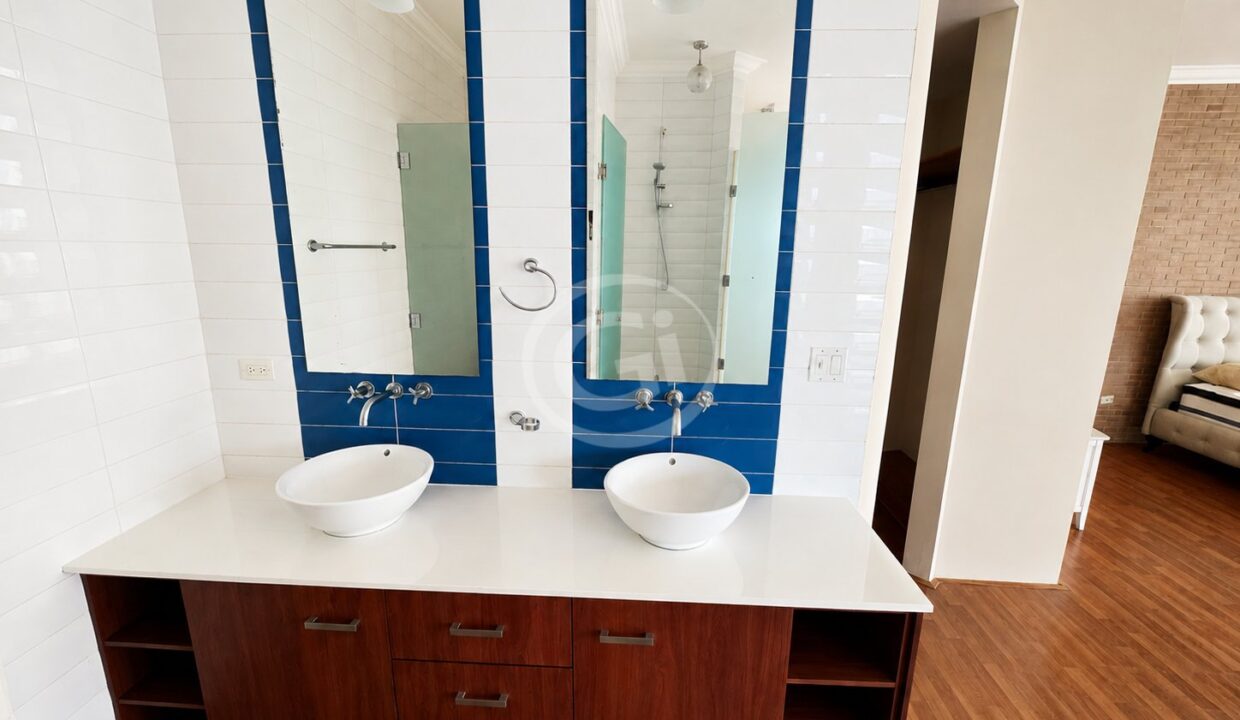 24. Baño Habitación. Remate Bancario Loft Four 41 Punta Pacifica