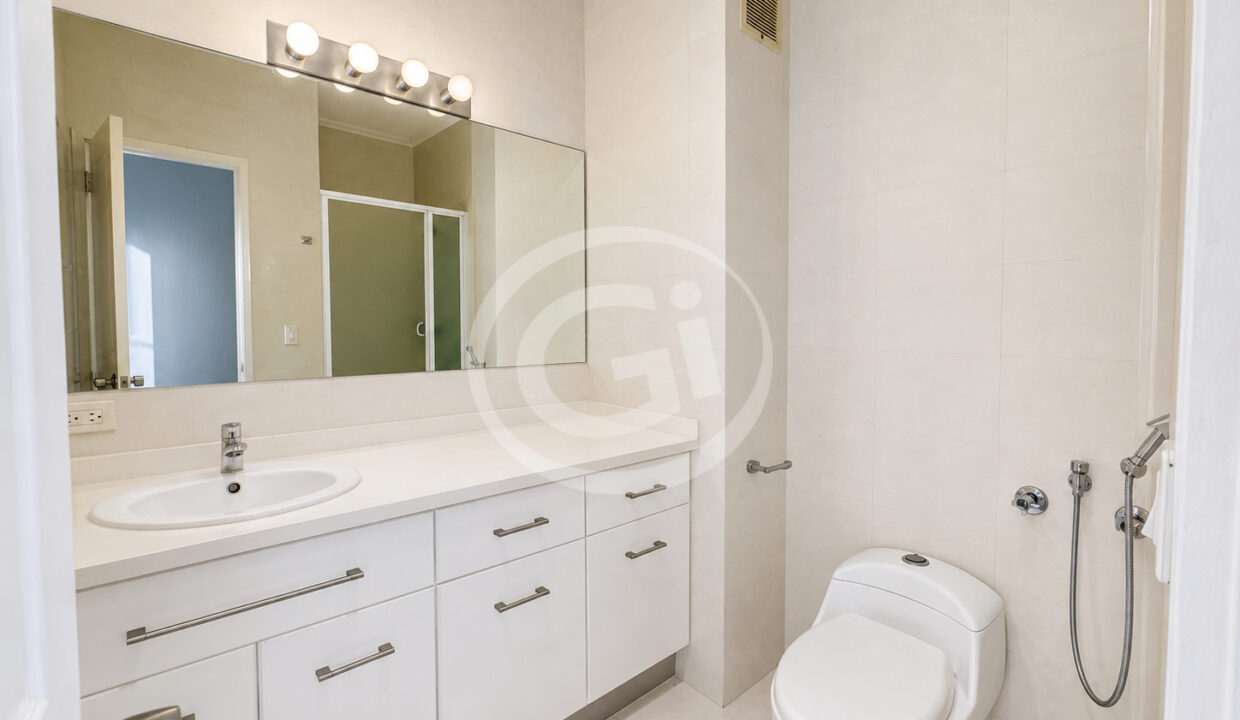 25. Baño 2 venta apartamento Royal Princess Punta Paitilla