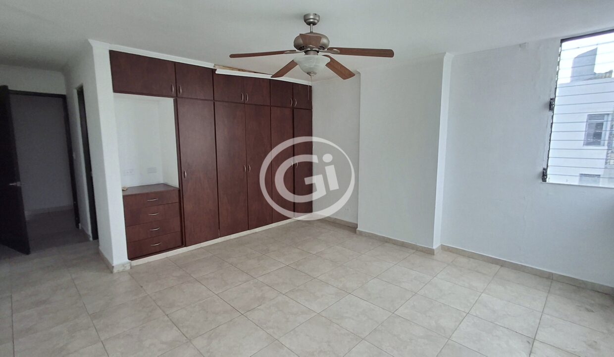 25. recamara secundaria closet (Marbella Towers 25B)