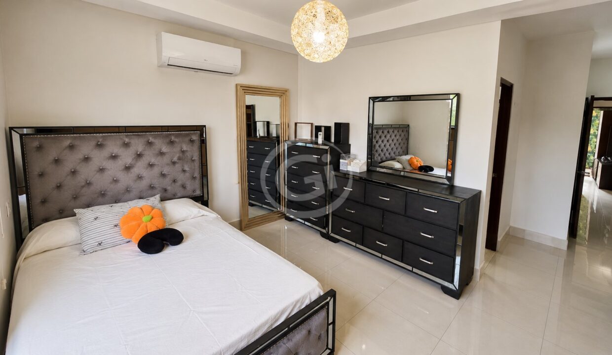 27. Habitación 3. Embassy Club Casa Venta o Alquiler Clayton