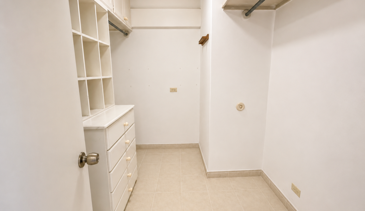 30. Walk in closet Venta Apartamento Belvedere Coco del Mar
