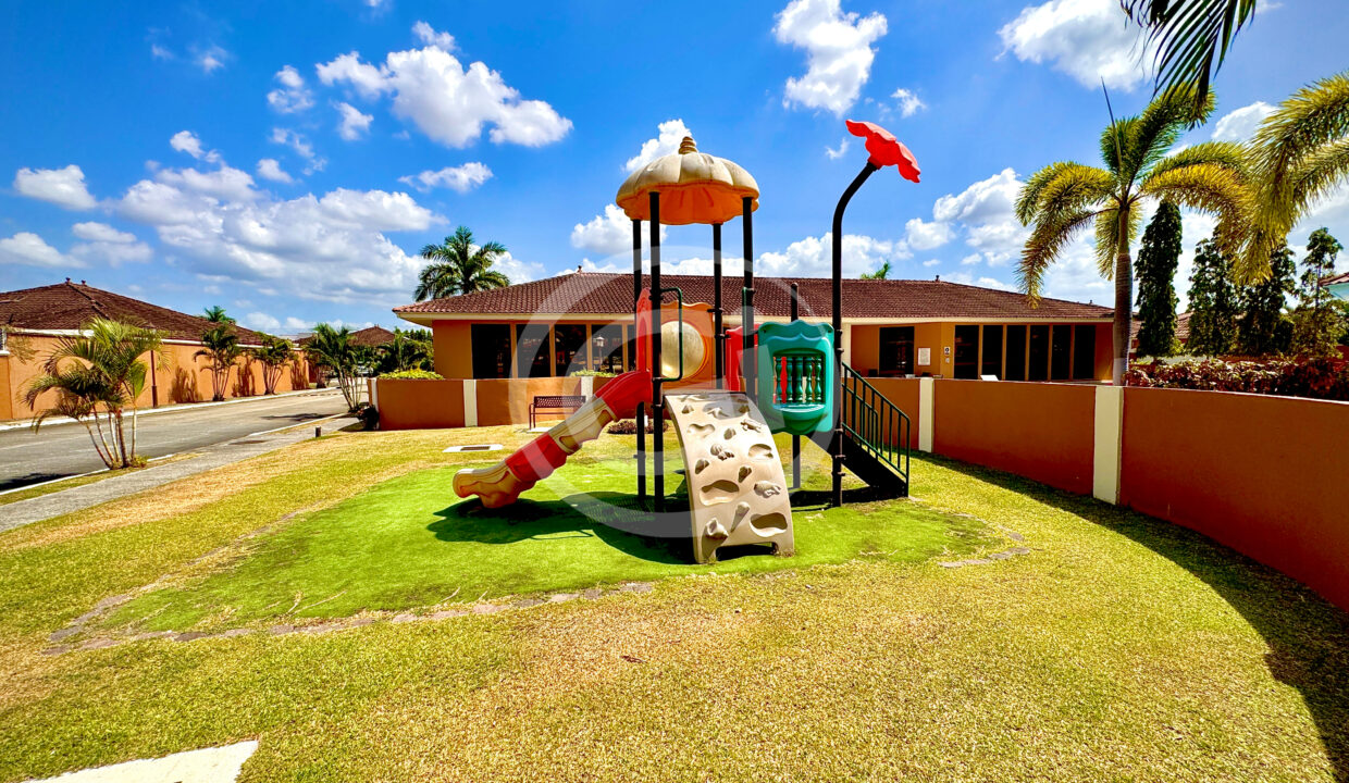 31. Parque Casa venta Sunset Coast Costa Sur