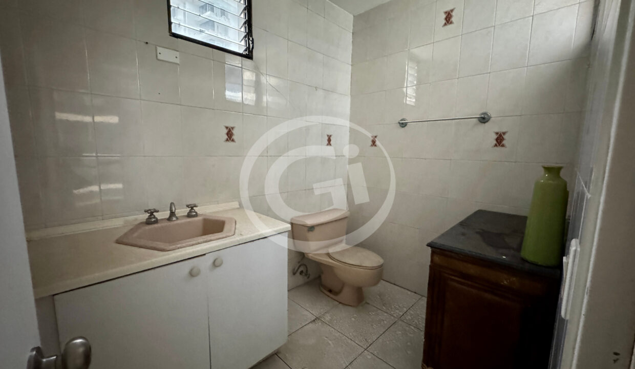 32. Baño visita venta apartamento Royal Princess Punta Paitilla