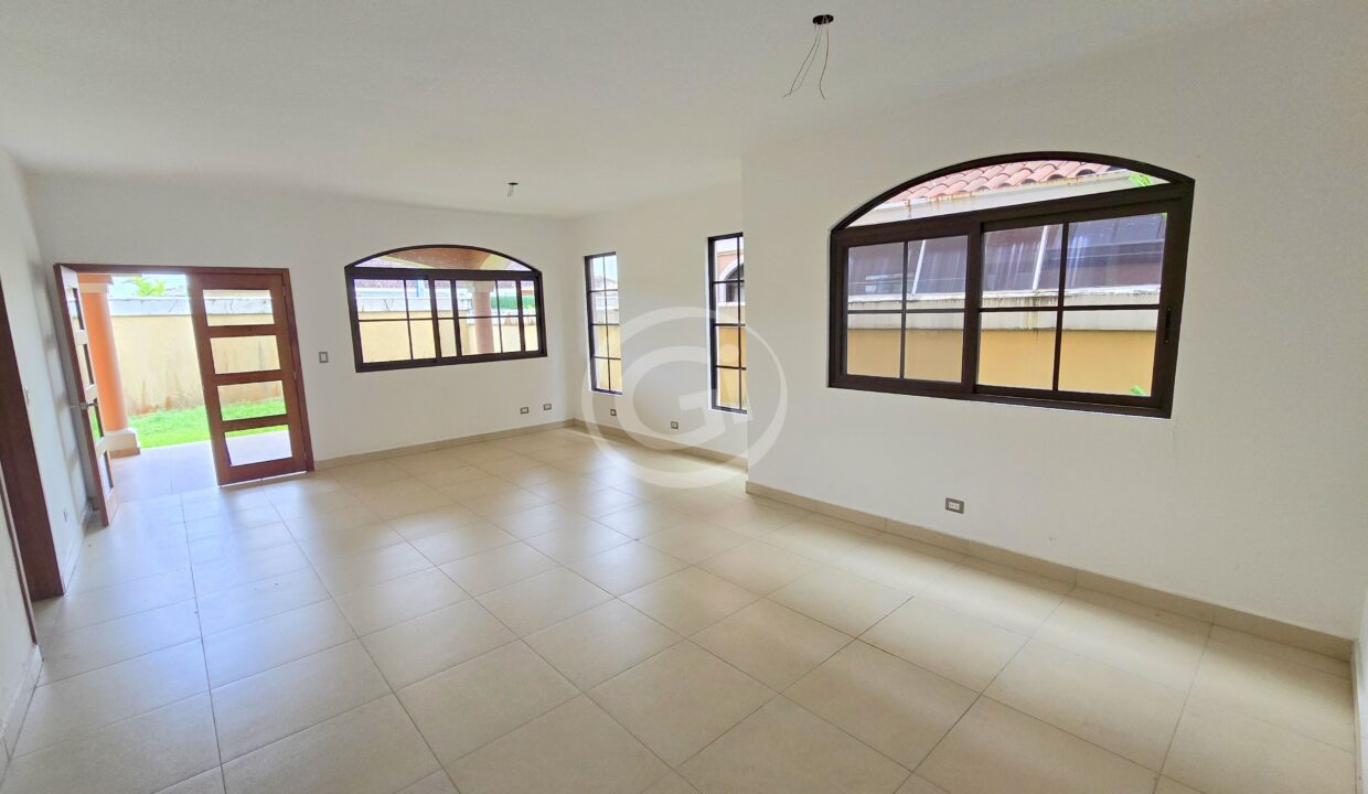 4. Sala-Comedor. Remate Bancario.El Doral Costa Sur