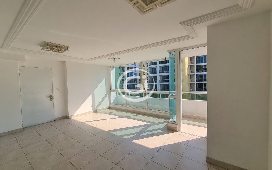 4. Sala Venta apartamento Elmare reposeido bancario
