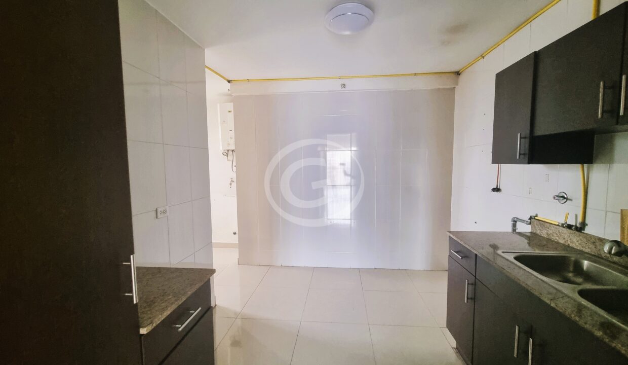 5. Cocina Venta Apartamento Miyaki Obarrio