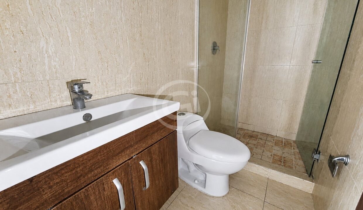 6. Baño Habitacion Principal Venta Apartamento Terrazas del Rey Condado del Rey