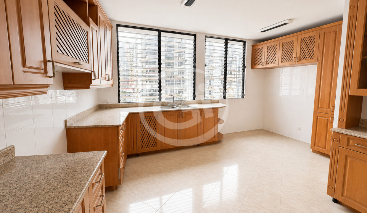 6. Cocina venta apartamento Royal Princess Punta Paitilla