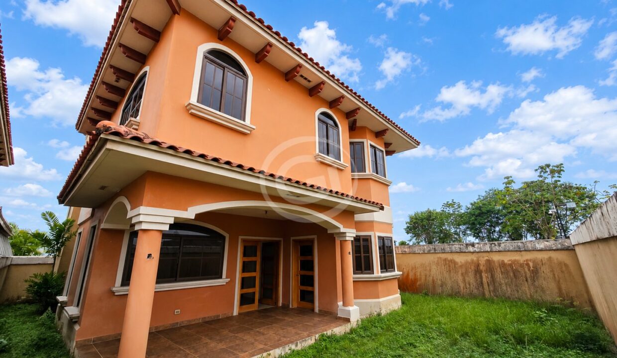 6. Patio. Remate Bancario.El Doral Costa Sur