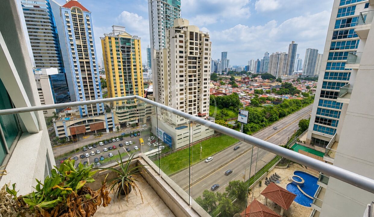 7. Balcón. Remate Bancario Loft Four 41 Punta Pacifica
