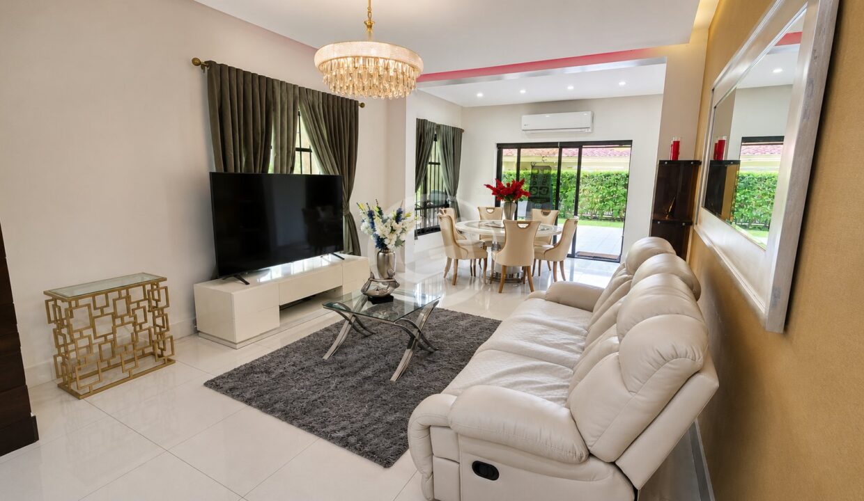 7. Sala Familiar. Embassy Club Casa Venta o Alquiler Clayton
