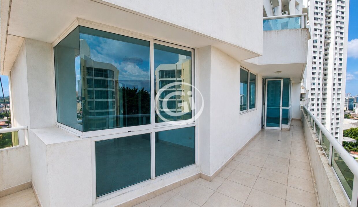 7. Terraza Venta apartamento Elmare reposeido bancario