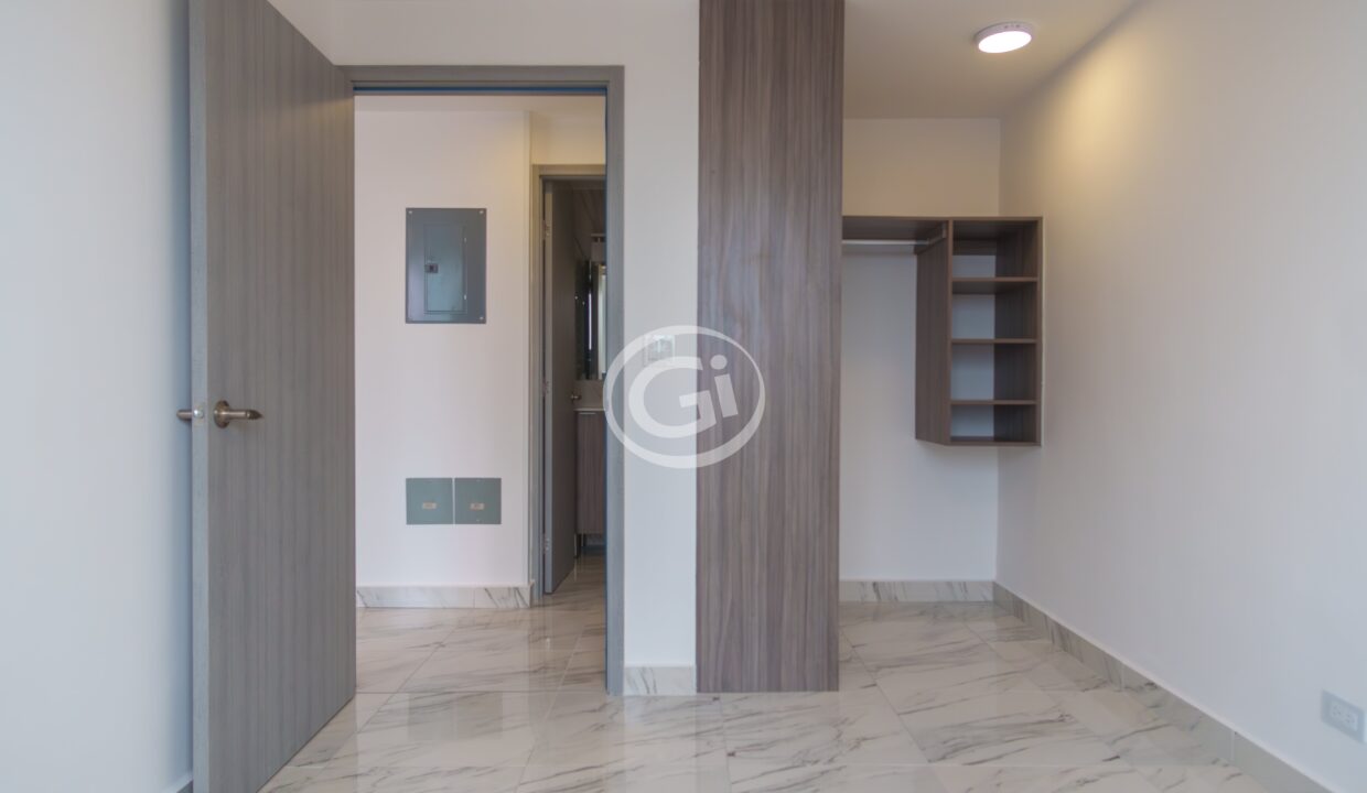 7.Apartamento-en-venta-panama-bella-vista-ph-el-botanico-con-balcon-vista-a-la-ciudad.