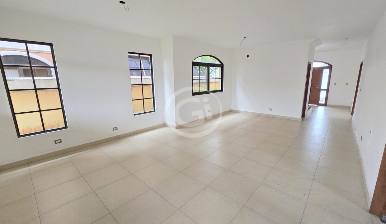 8. Sala-Comedor. Remate Bancario.El Doral Costa Sur
