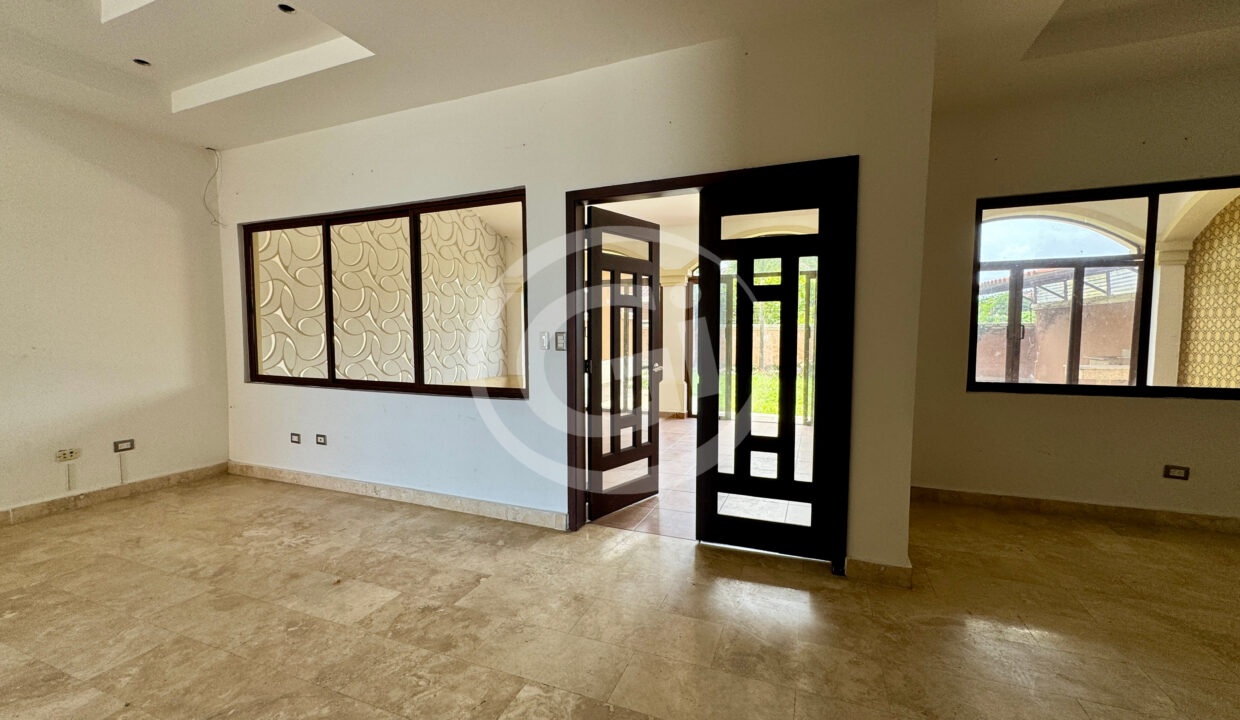 8. Sala casa venta Costa Sur Sunset Coast