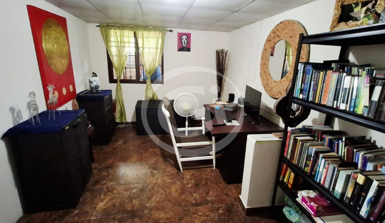 9- Estudio Casa en Venta Colinas del Sol
